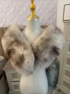 Saga fox fur wrap blue fox